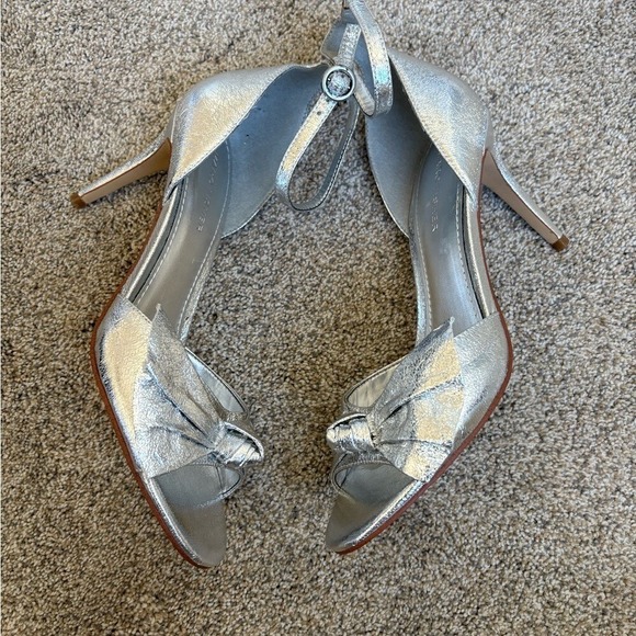 Marc Fisher - Women's Brodie Buckle Knotted Heel Sandals - Size 8.5 - Silver - Picture 8 of 11